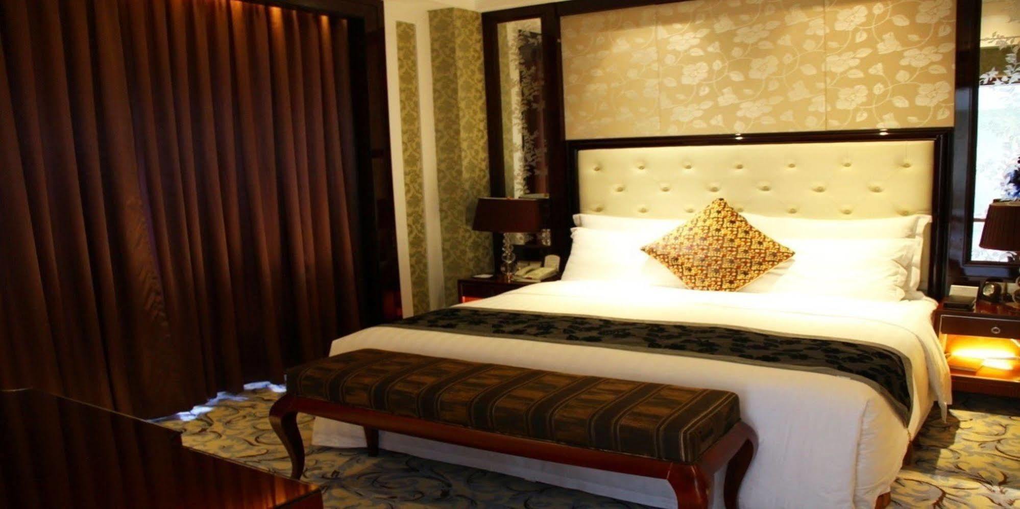 Wyndham Grand Plaza Royale Palace Chengdu Zewnętrze zdjęcie